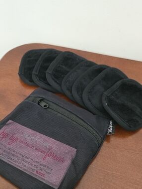 MakeUp Eraser 7 Day Black Reusable Makeup Remover Pads with Mesh Washing Bag